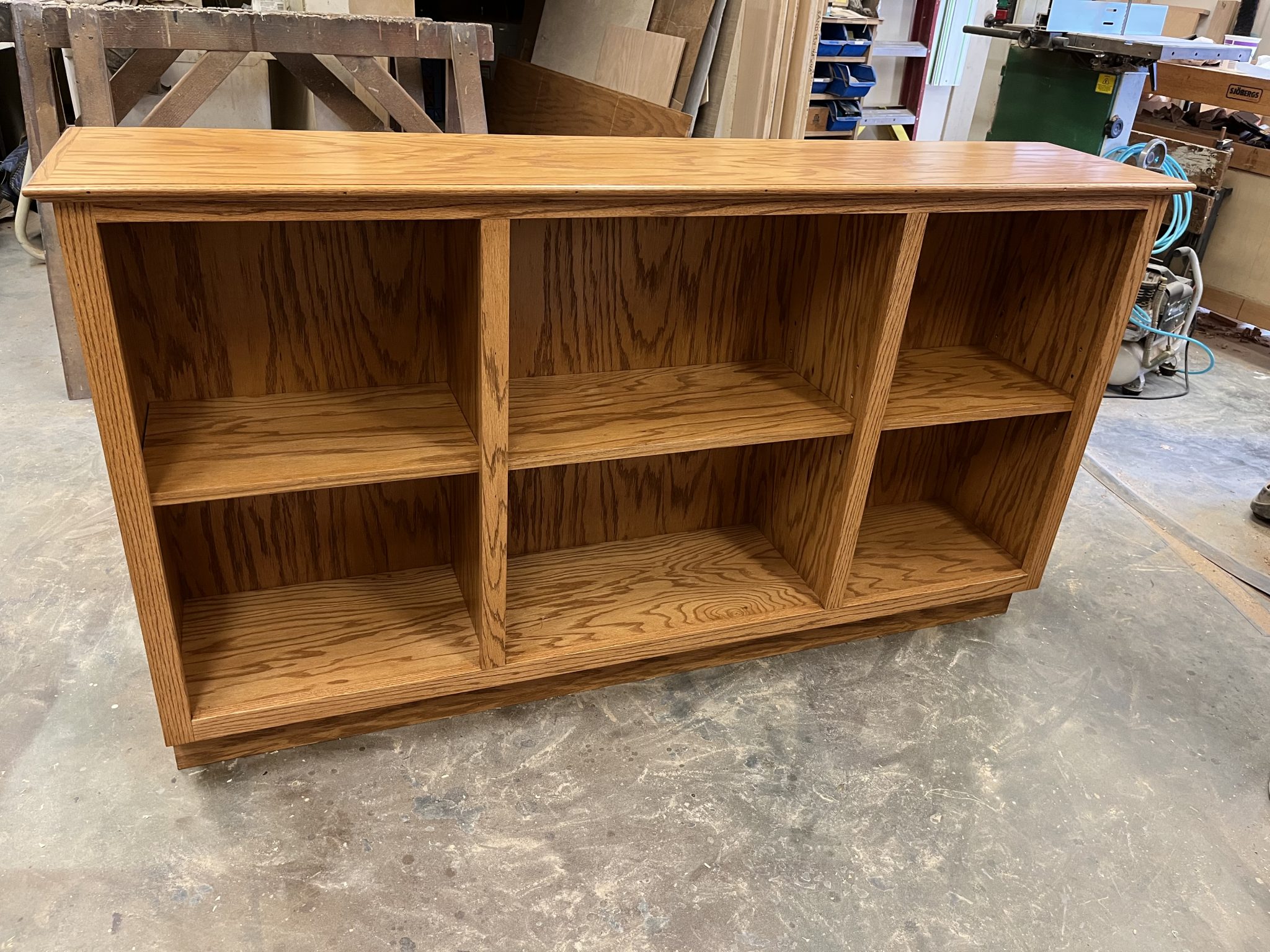 Bookcase with faceplate ends veneer.
