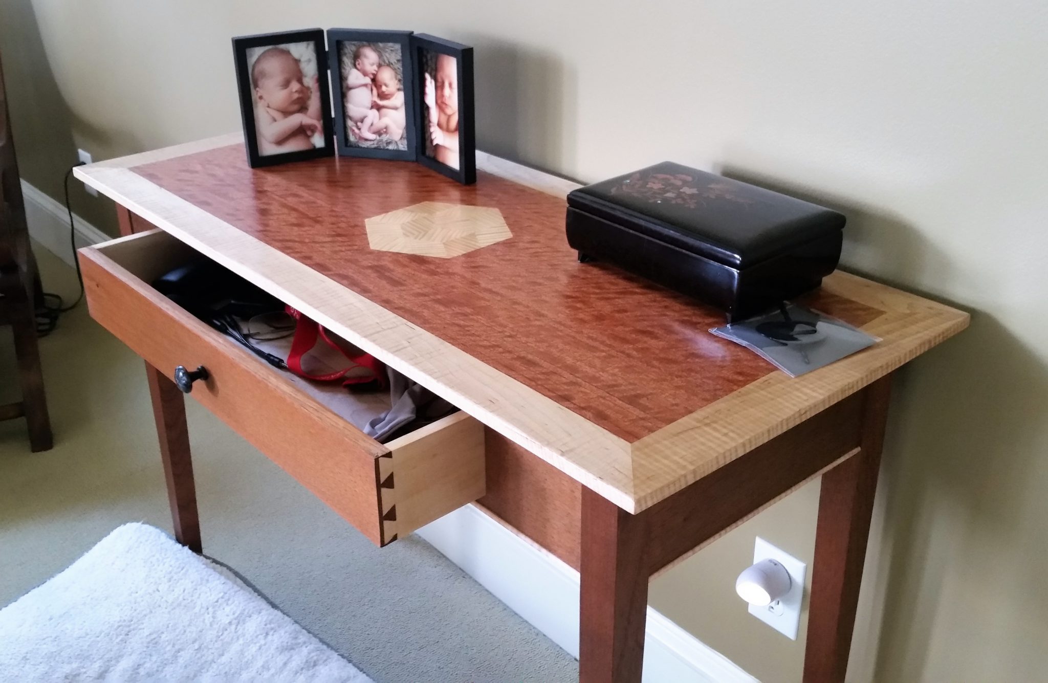 Desk in mahogany with curly maple and curly bubinga veneers
