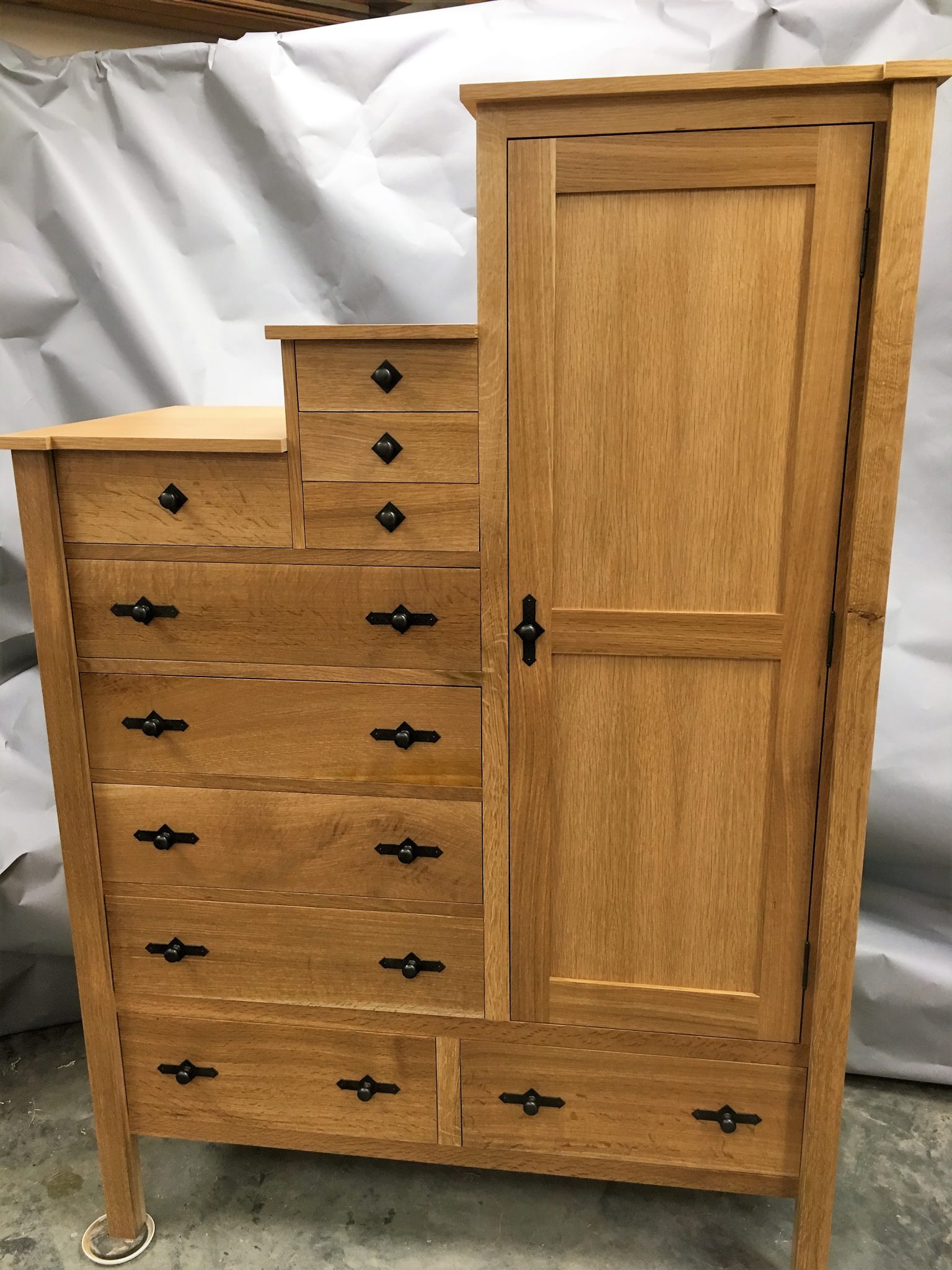 Chest of drawers for child in oak