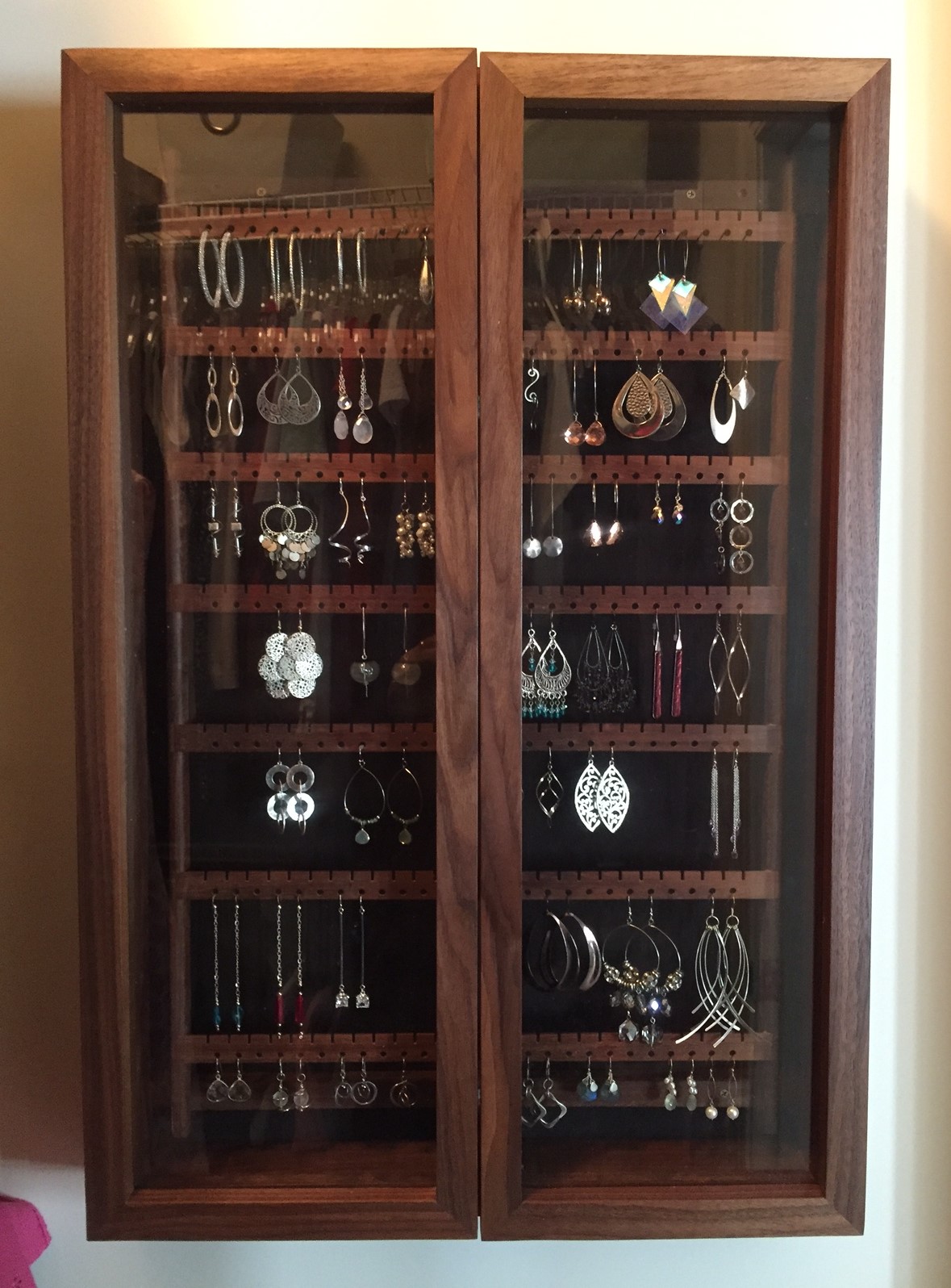 Earring cabinet with glass doors