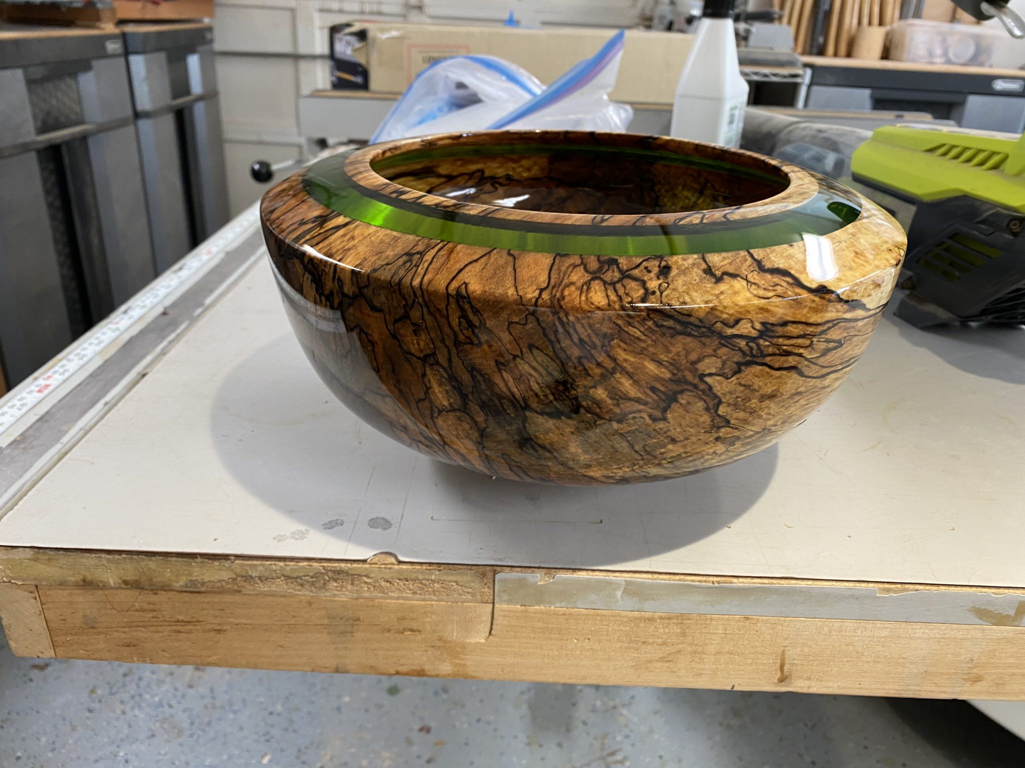 Bowl with floating resin rim